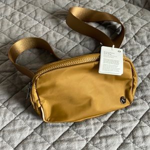 Lululemon everywhere belt bag